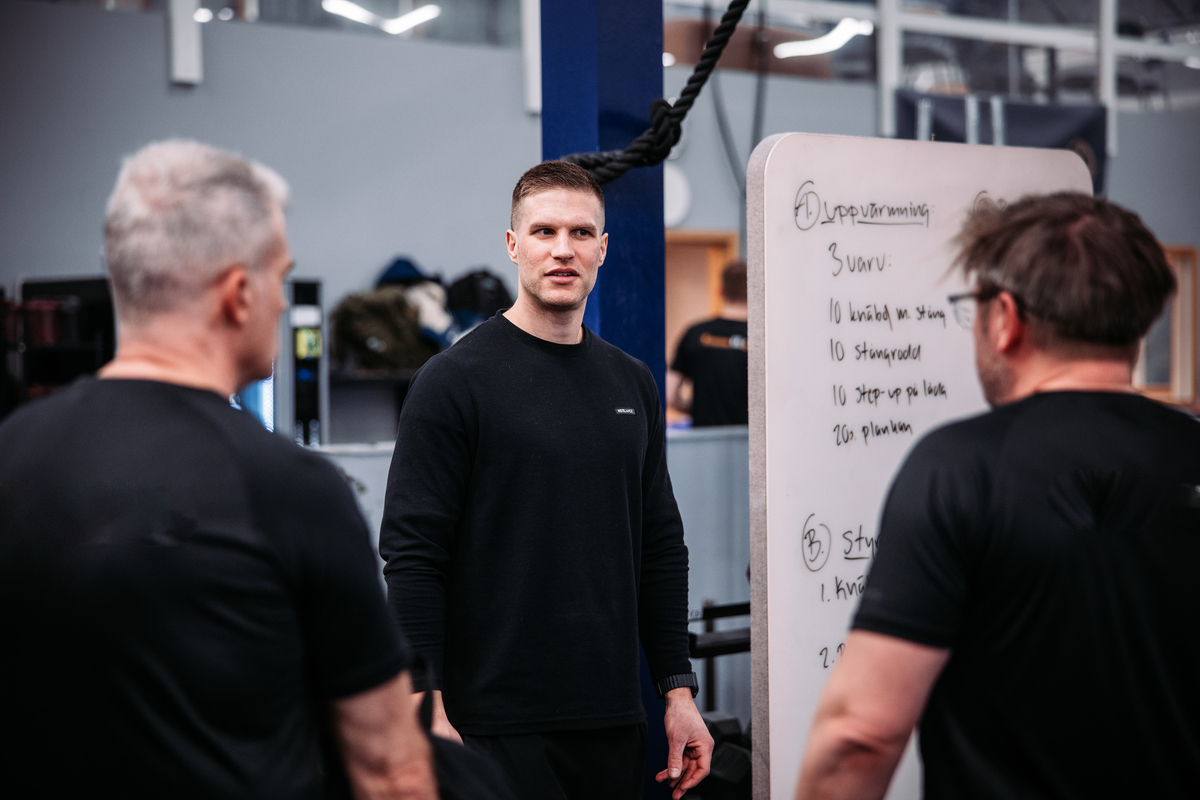 Linus går igenom dagens pass